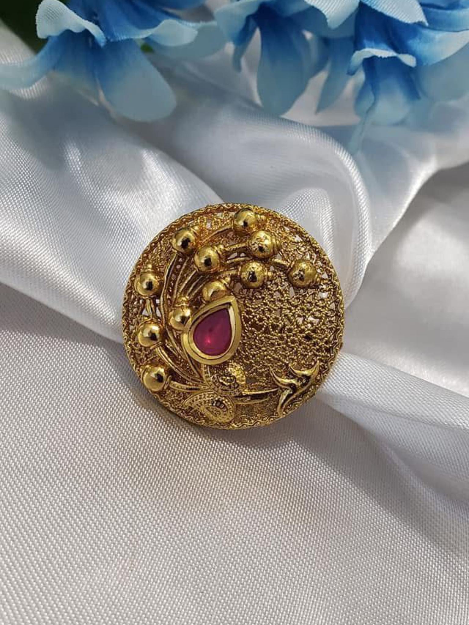 Antique matt finish ring with kundan